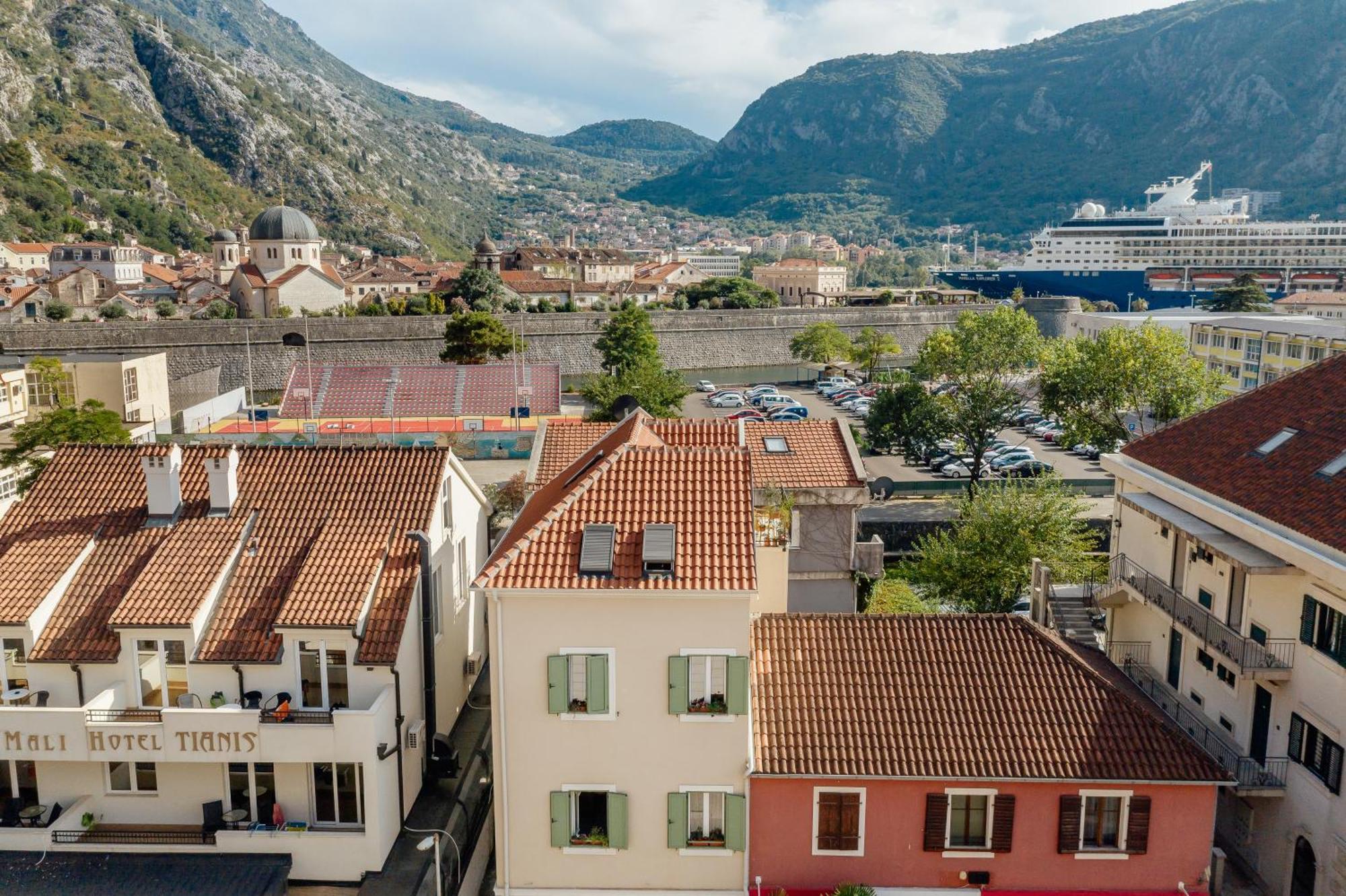 Kotor Central Point Exteriör bild